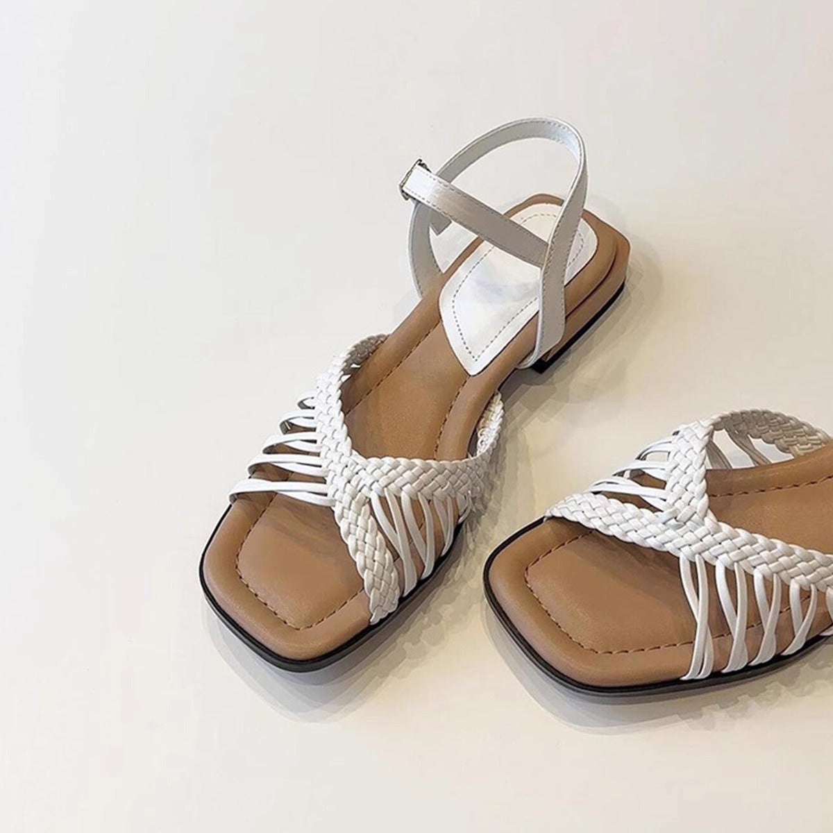 【シューズ】ヴィンテージ編み込みスクエアトゥ ローヒールリゾートサンダル