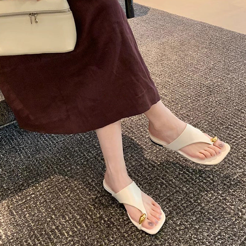 📈 注文殺到中【シューズ】おしゃれな メタルトゥカバー付き スクエアトウ フラットサンダル