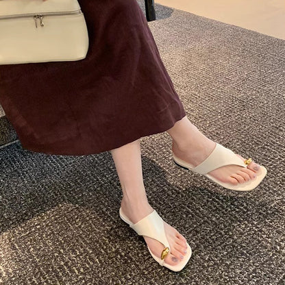 📈 注文殺到中【シューズ】おしゃれな メタルトゥカバー付き スクエアトウ フラットサンダル