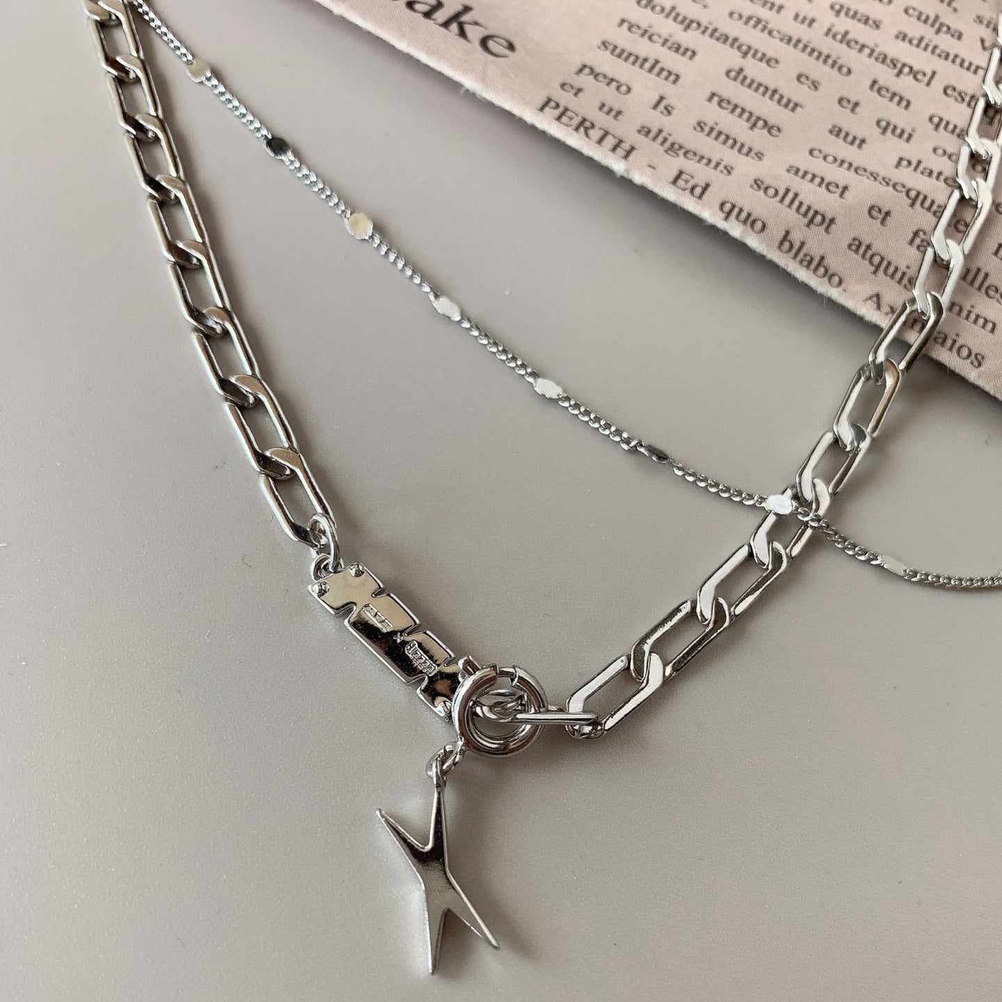 【🎁 B2G1｜先行スタート！】【グッズ】春 秋 冬 夏 二重レイヤード トレンド感 ライトラグジュアリー ニッチ系 ネックレス 【AHシリーズ】