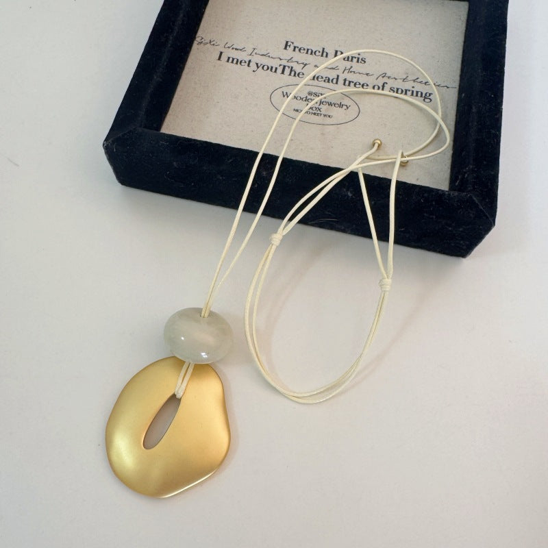 【🎁 B2G1｜先行スタート！】【グッズ】新作・個性派デザインハイセンスなゴールド透かし彫りペンダントネックレス