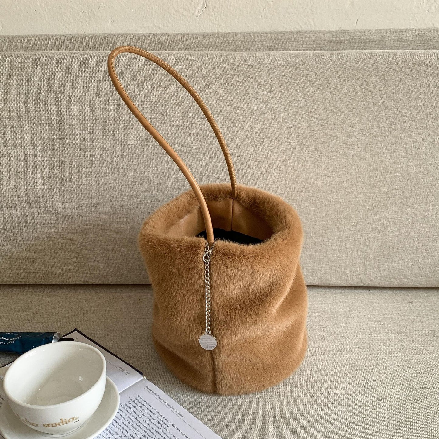 【バッグ】新作 レディース 人工ファー バケットバッグ シンプル 無地 高級感 ハンドバッグ