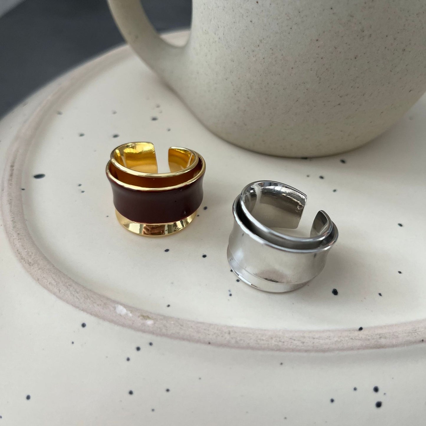 【🎁 B2G1｜先行スタート！】【グッズ】メラード風 エナメル釉仕上げ ダブルオープン 二重デザイン感リング