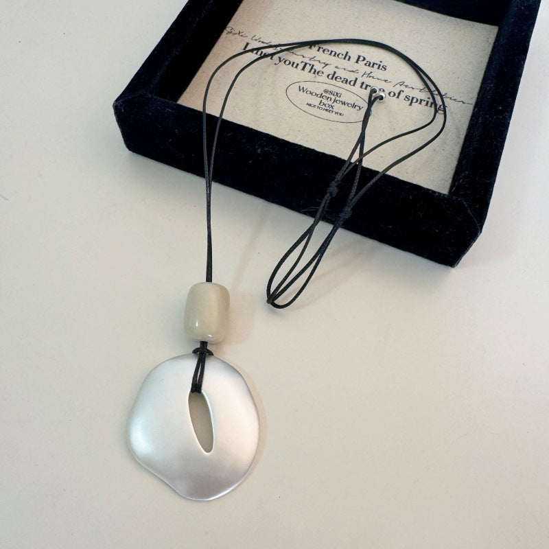 【🎁 B2G1｜先行スタート！】【グッズ】新作・個性派デザインハイセンスなゴールド透かし彫りペンダントネックレス