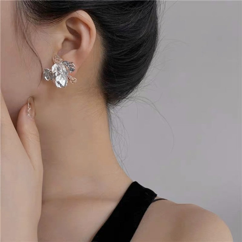 【グッズ】韓国風フラワーピアス レディース 花モチーフ 不規則デザイン 上品フェミニン 大人可愛いアクセサリー