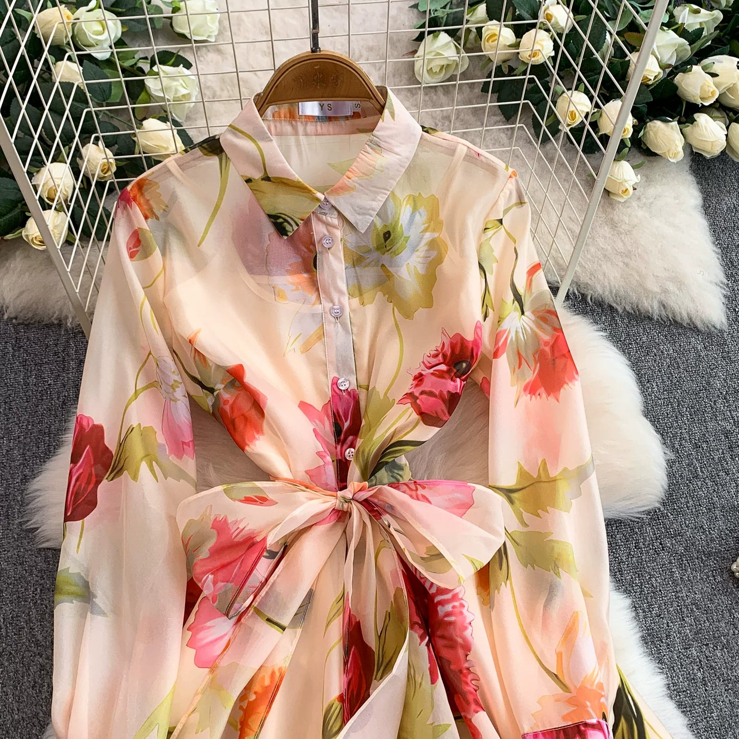 【ワンピース】長袖 花柄ワンピース 襟付き ウエストリボン フレアロング アシンメトリー 着痩せ エレガント リゾートワンピ【SHシリーズ】