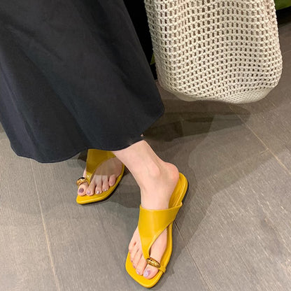 📈 注文殺到中【シューズ】おしゃれな メタルトゥカバー付き スクエアトウ フラットサンダル