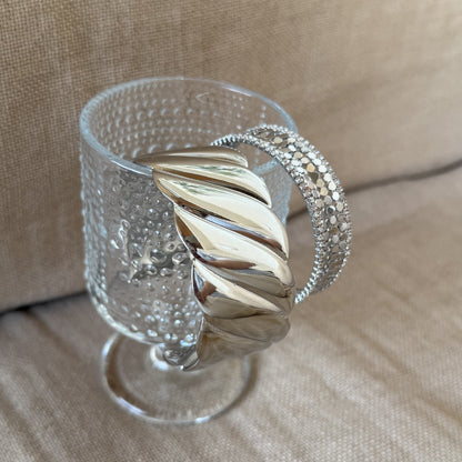 【🎁 B2G1｜先行スタート！】【グッズ】ファッションins風 着回し力抜群 気質感 チタン鋼製 オープンバングル