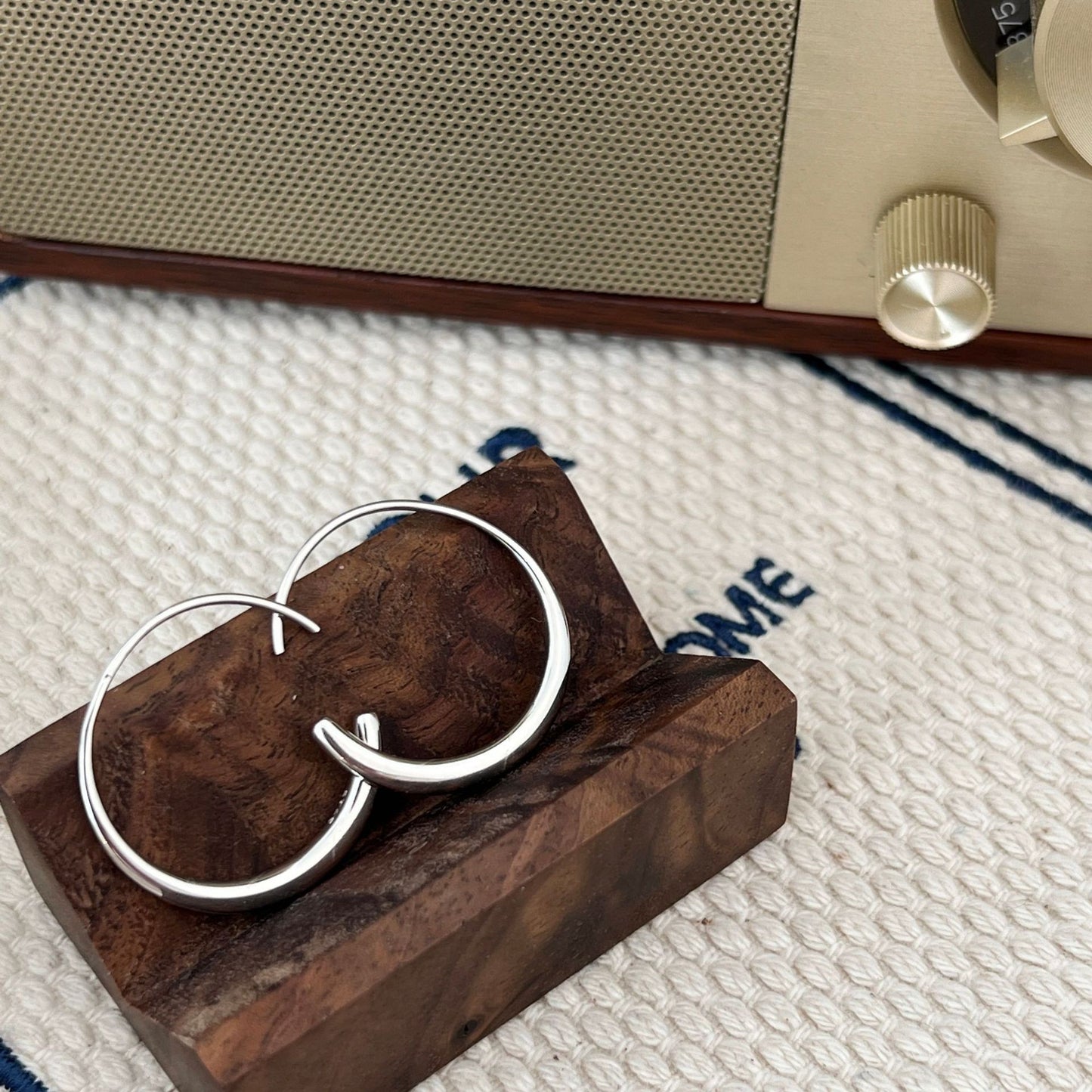 【🎁 B2G1｜先行スタート！】【グッズ】純銀製 ハーフサークル フープピアス 高級感＆重厚感