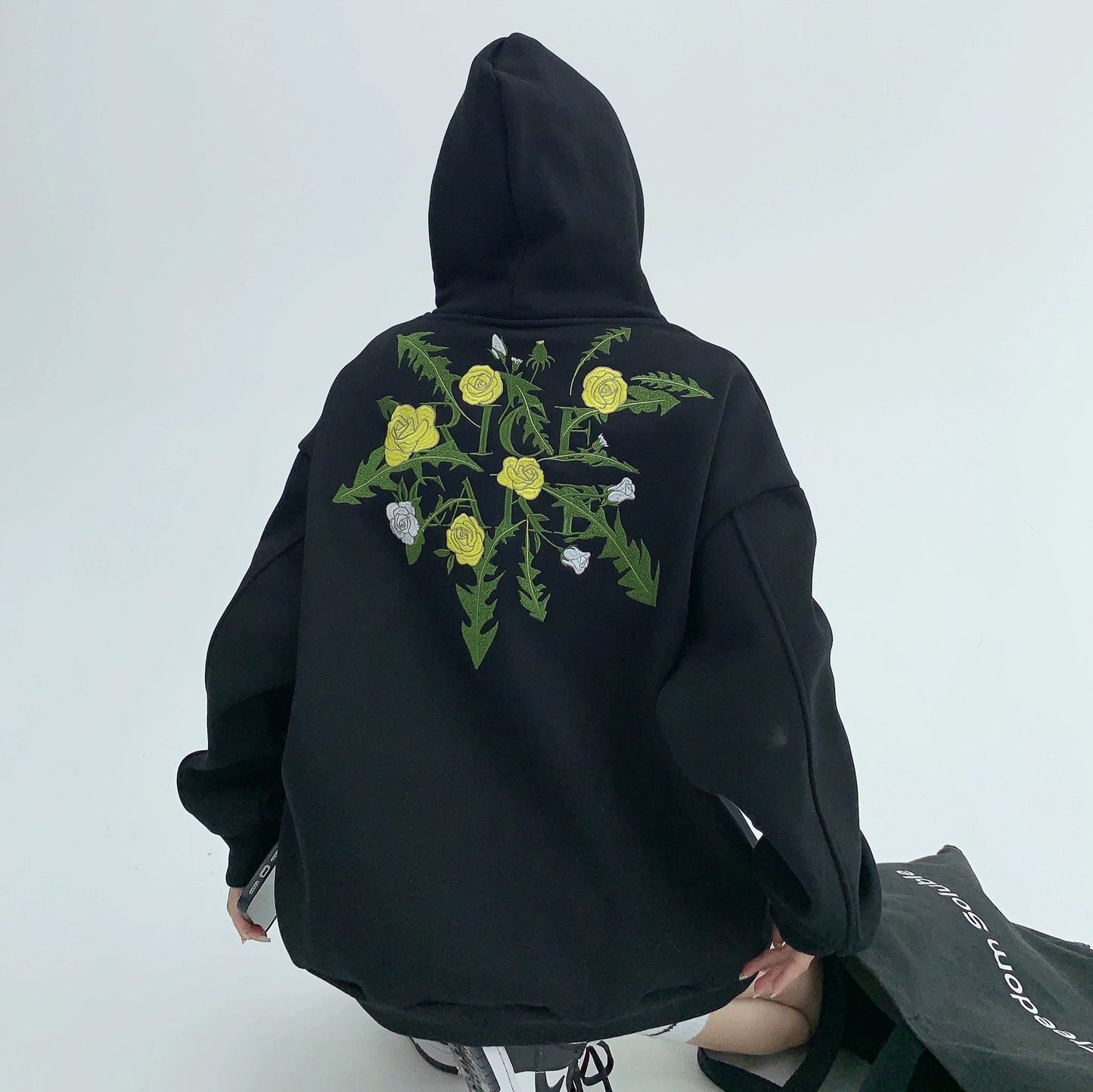 【24AW】【10～15日内発送】【トップス】海外トレンド oversize ゆったり 厚い保温 刺繍 フード付きパーカー【FCシリーズ】