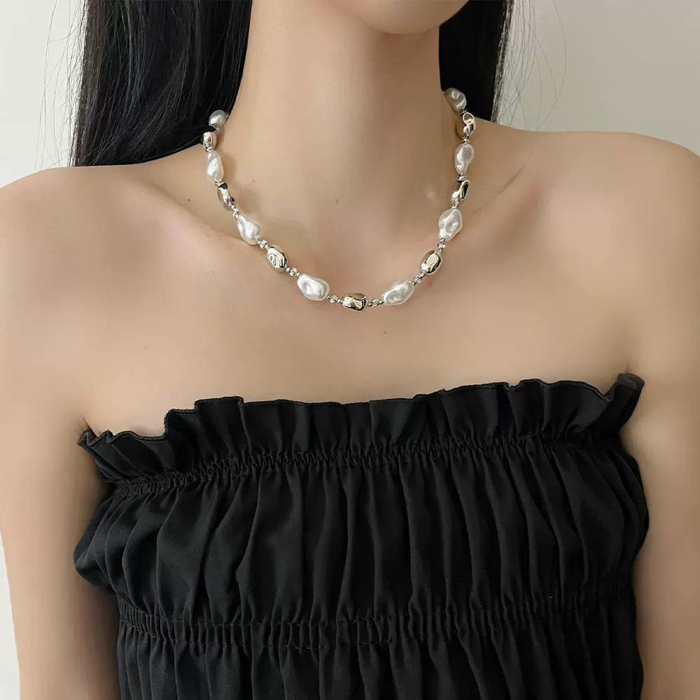 【🎁 B2G1｜先行スタート！】【グッズ】复古不規則バロックパールネックレス レディース 高級感 シンプル 気質 チョーカー トレンド