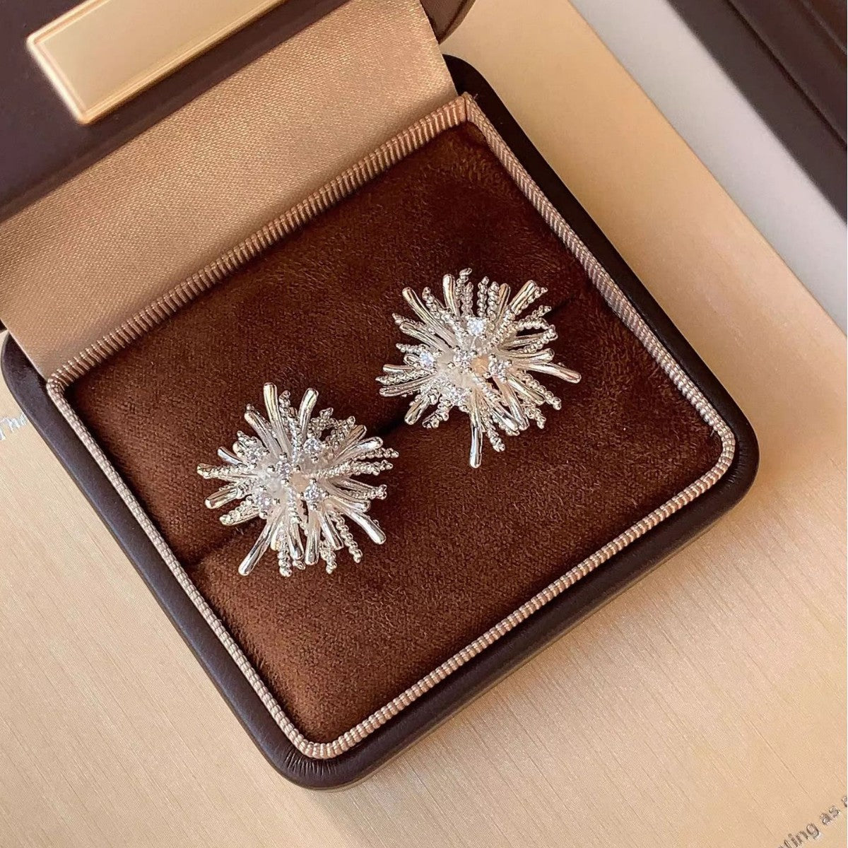 【グッズ】ライトラグジュアリー風  ニッチ系  上品感 万能合わせ  ピアス 【JZシリーズ】