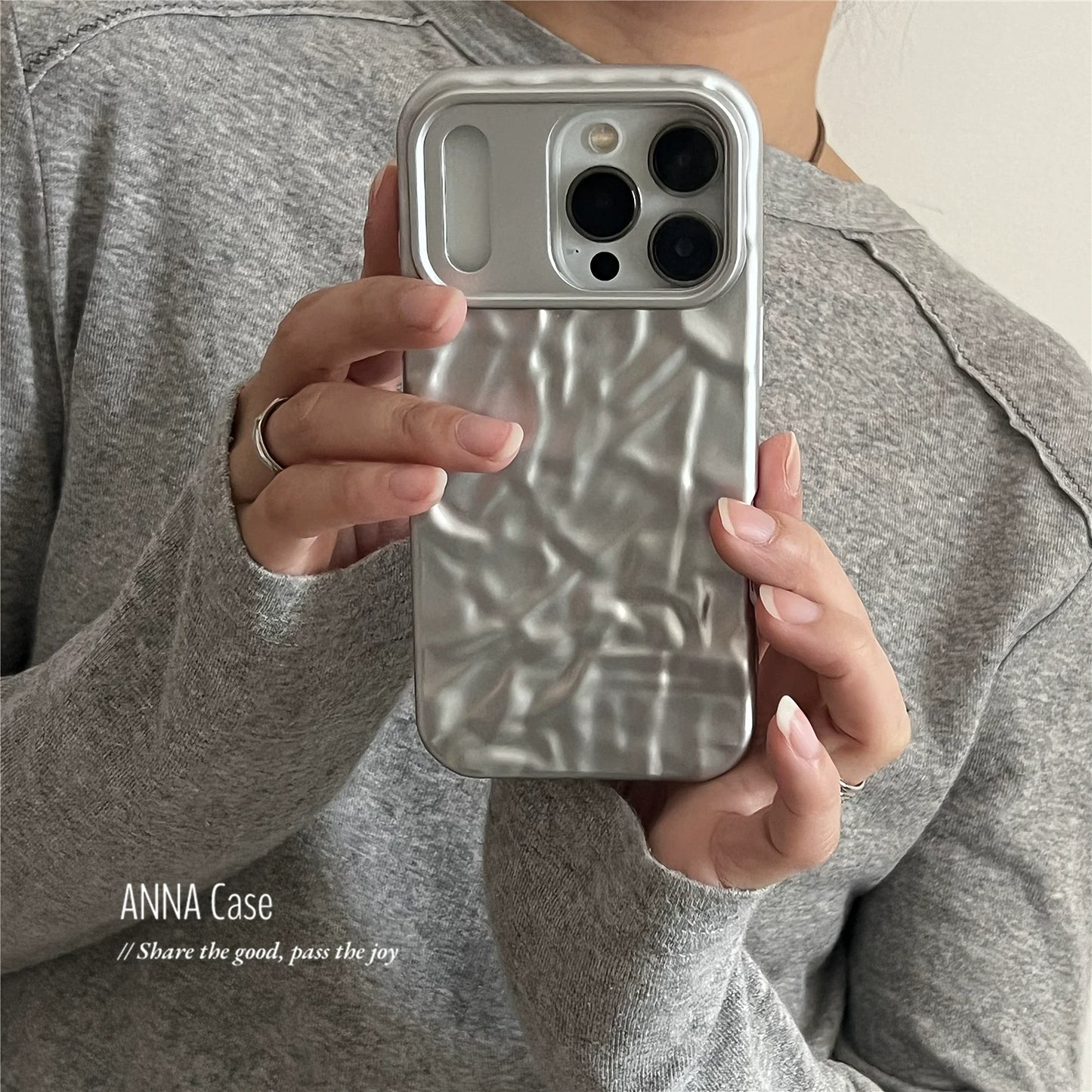 【グッズ】ins風 高級感 マットシルバー しわ加工 iPhone17 Pro Max対応 iPhone17 / 16 Pro Max / 16 / 15 Pro / 14 / 13対応 新作 全面保護 耐衝撃 ケース