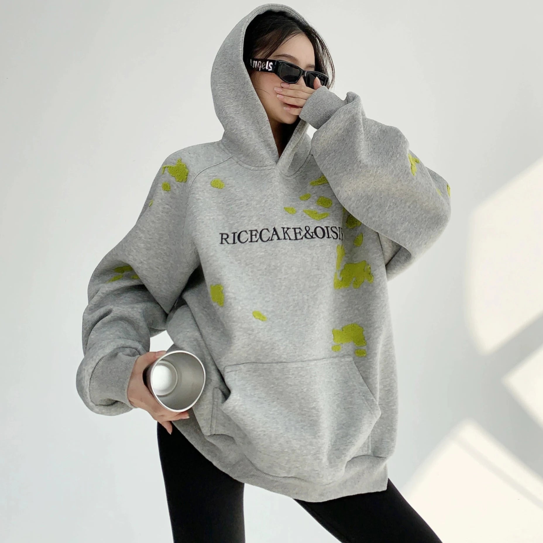 sora 刺繍付きグレーのフードパーカー sora 刺繍付きグレーのフード sora 刺繍付きグレーのフードパーカー sora 刺繍付きグレーのフード