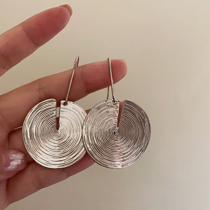 【🎁 B2G1｜先行スタート！】【グッズ】フレンチ高級感不規則ラウンドメタルピアス ミニマル港風レトロクールアクセ