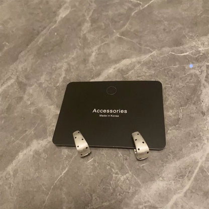 【グッズ】韓国風 ブラック 小ドット メタリック風 シンプルデザイン 小ぶり おしゃれ ピアス レディース