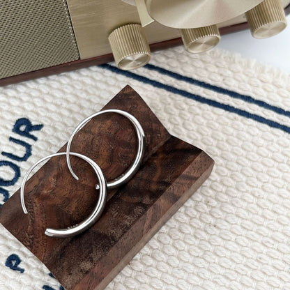 【🎁 B2G1｜先行スタート！】【グッズ】純銀製 ハーフサークル フープピアス 高級感＆重厚感