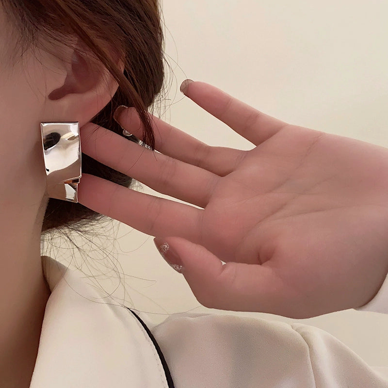 【🎁 B2G1｜先行スタート！】【グッズ】 独特なデザイン おしゃれな ピアス クールな女性向けアクセ