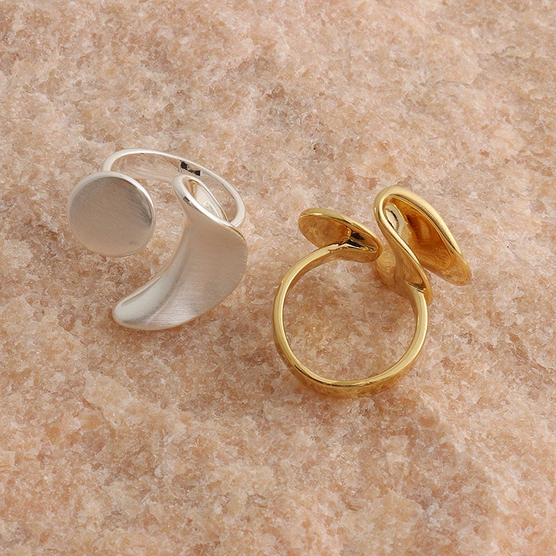 【グッズ】フレンチエレガンス 幾何ムーンモチーフ メタルプリーツ オープンリング