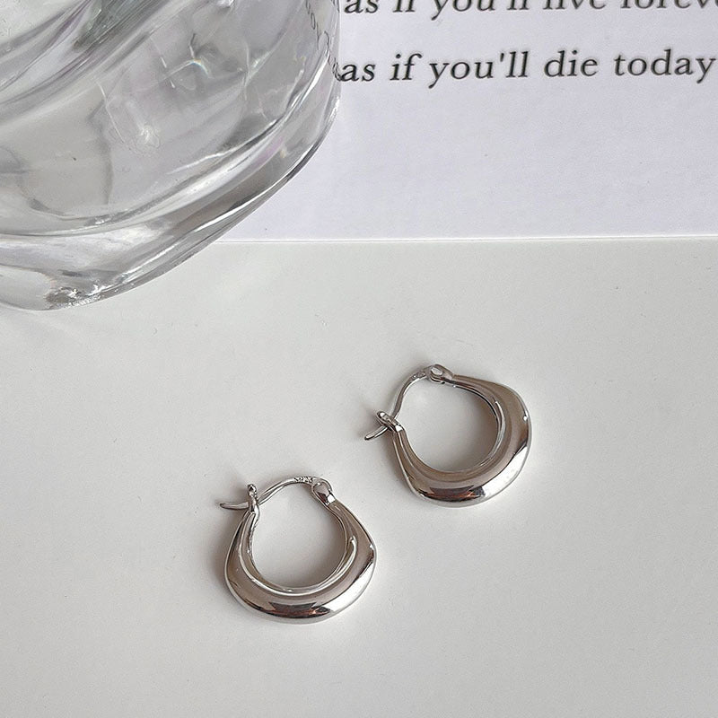 【🎁 B2G1｜先行スタート！】【グッズ】シンプルフープピアス／ミニマルデザイン イヤーカフ風ピアス