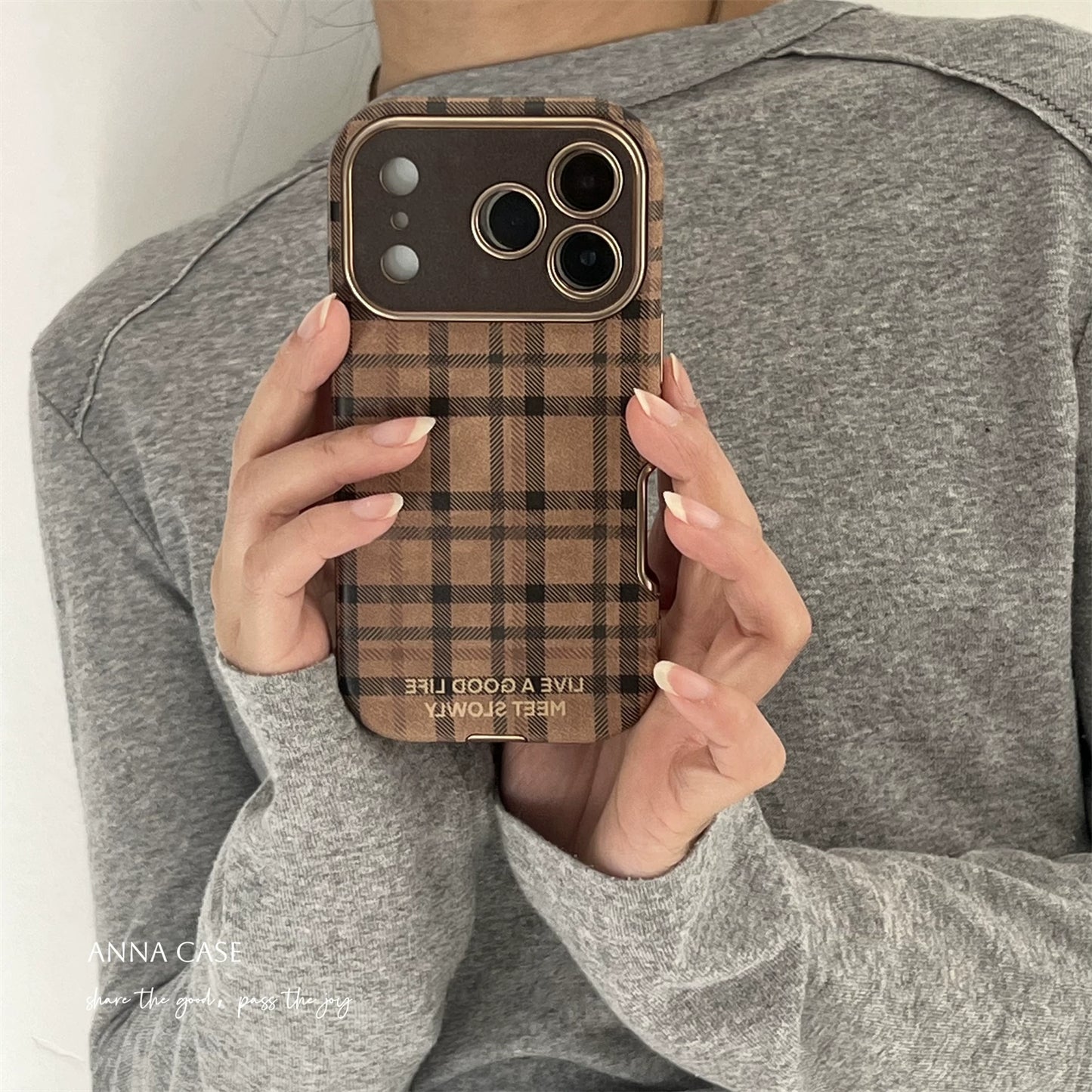 【グッズ】新作 ins風 レトロ 学院風 ブラウンチェック 大窓 iPhone17 Pro Max対応 iPhone17 / 16 Pro Max / 15 Pro / 14対応 全面保護 耐衝撃 男女兼用 ケース