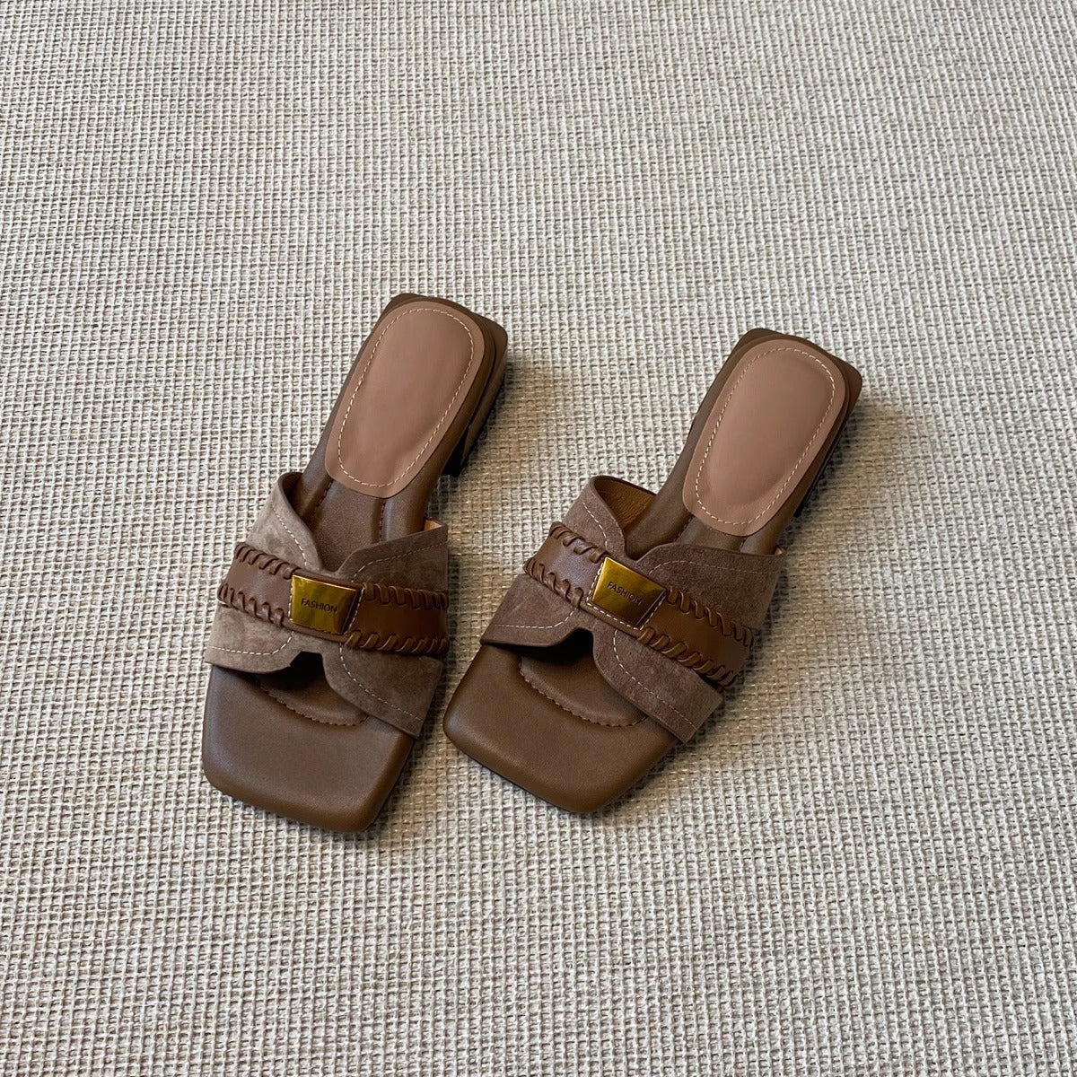 【シューズ】スクエアトゥ フレンチ風 ローヒール 編み込みサンダル