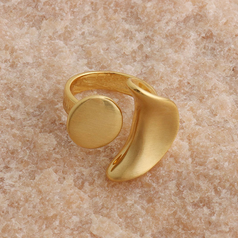 【グッズ】フレンチエレガンス 幾何ムーンモチーフ メタルプリーツ オープンリング