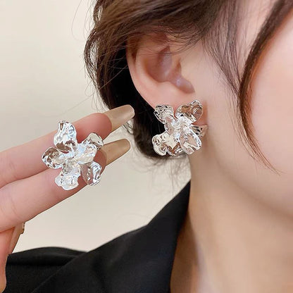 【グッズ】韓国風フラワーピアス レディース 花モチーフ 不規則デザイン 上品フェミニン 大人可愛いアクセサリー