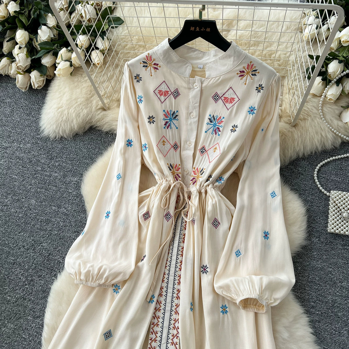 【ワンピース】フレンチレトロ刺繍ロングワンピース レディース 秋新作 スタンドカラー 長袖 前開き きれいめ【SHシリーズ】