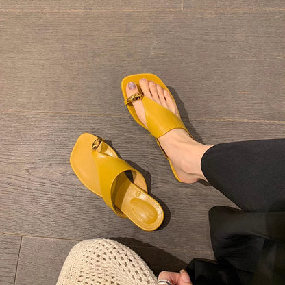 📈 注文殺到中【シューズ】おしゃれな メタルトゥカバー付き スクエアトウ フラットサンダル