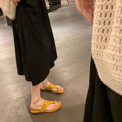 📈 注文殺到中【シューズ】おしゃれな メタルトゥカバー付き スクエアトウ フラットサンダル