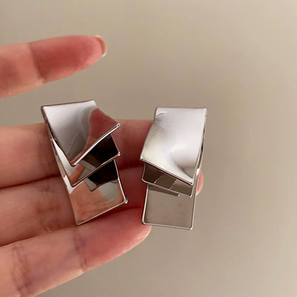 【🎁 B2G1｜先行スタート！】【グッズ】 独特なデザイン おしゃれな ピアス クールな女性向けアクセ