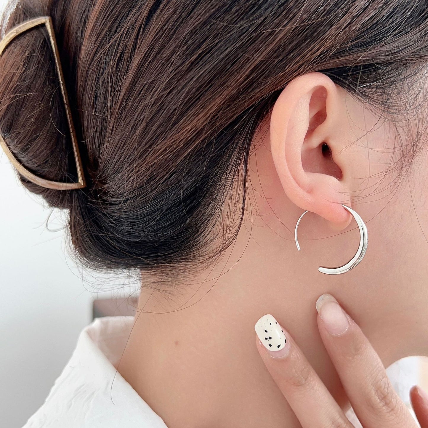 【🎁 B2G1｜先行スタート！】【グッズ】純銀製 ハーフサークル フープピアス 高級感＆重厚感