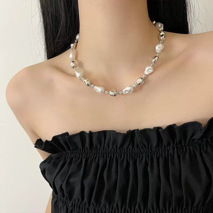 【🎁 B2G1｜先行スタート！】【グッズ】复古不規則バロックパールネックレス レディース 高級感 シンプル 気質 チョーカー トレンド