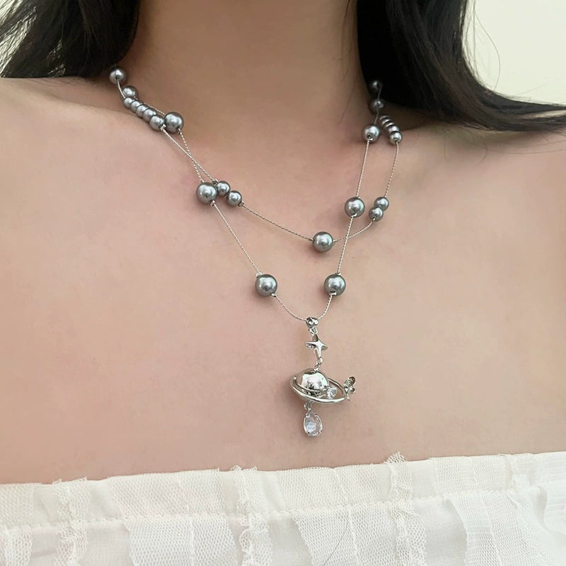 【🎁 B2G1｜先行スタート！】【グッズ】宇宙船 ペンダント× パールネックレス レディース 個性派デザイン ロングチェーン 高見え重ね付けアクセサリー