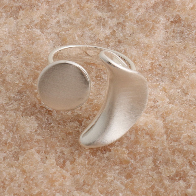 【グッズ】フレンチエレガンス 幾何ムーンモチーフ メタルプリーツ オープンリング