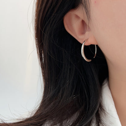 【🎁 B2G1｜先行スタート！】【グッズ】純銀製 ハーフサークル フープピアス 高級感＆重厚感