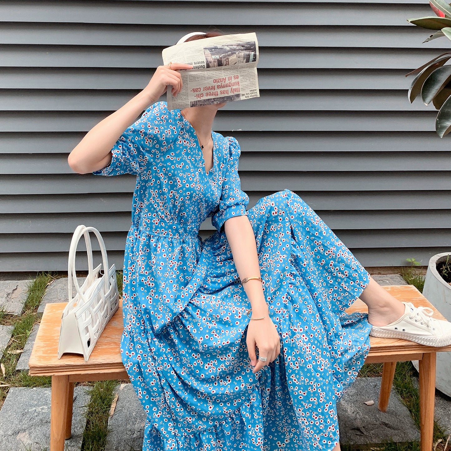 【ワンピース】【10～15日内発送】夏新作 フレンチ風 高級感 Vネック パフスリーブ フラワープリント 半袖ワンピース【SHシリーズ】