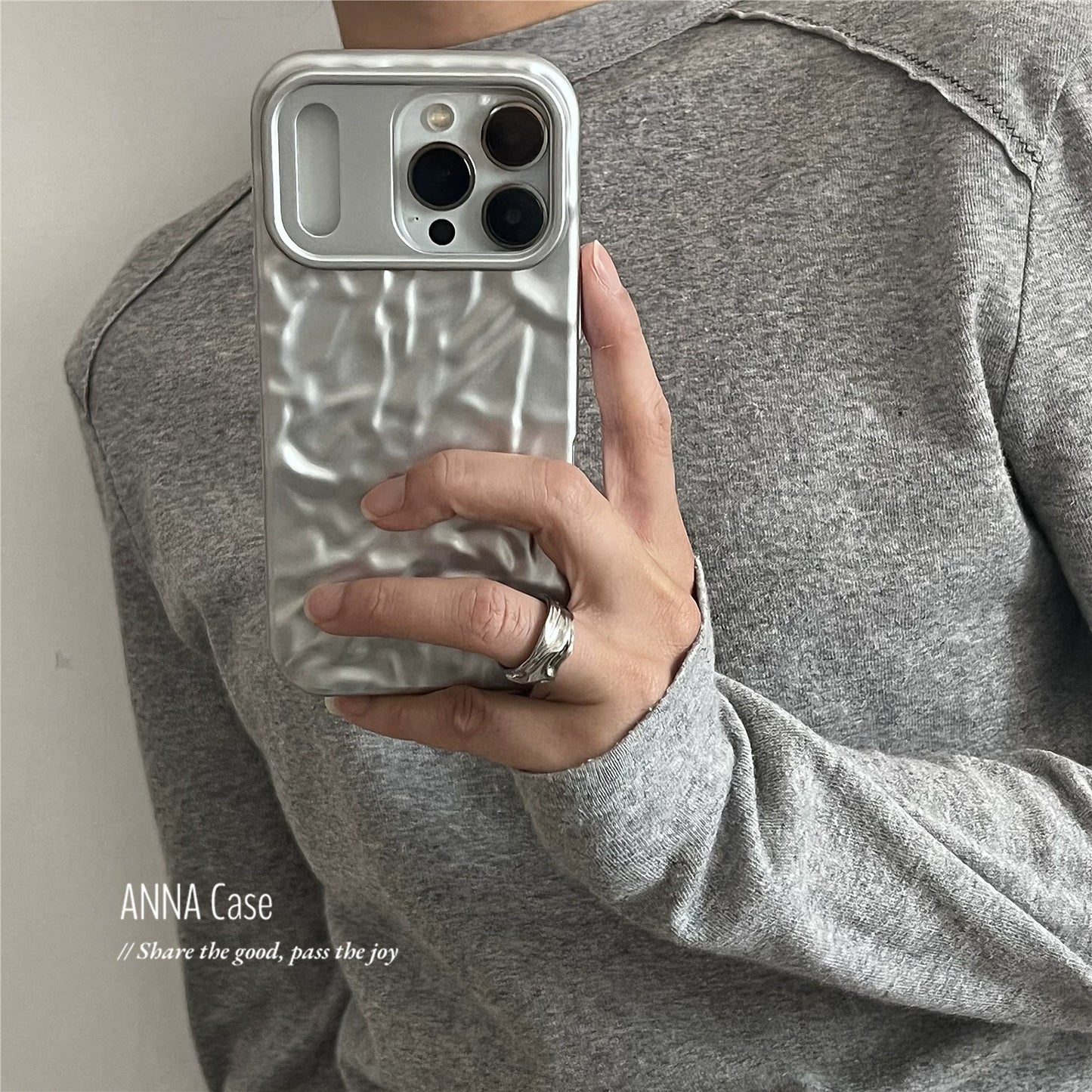 【グッズ】ins風 高級感 マットシルバー しわ加工 iPhone17 Pro Max対応 iPhone17 / 16 Pro Max / 16 / 15 Pro / 14 / 13対応 新作 全面保護 耐衝撃 ケース