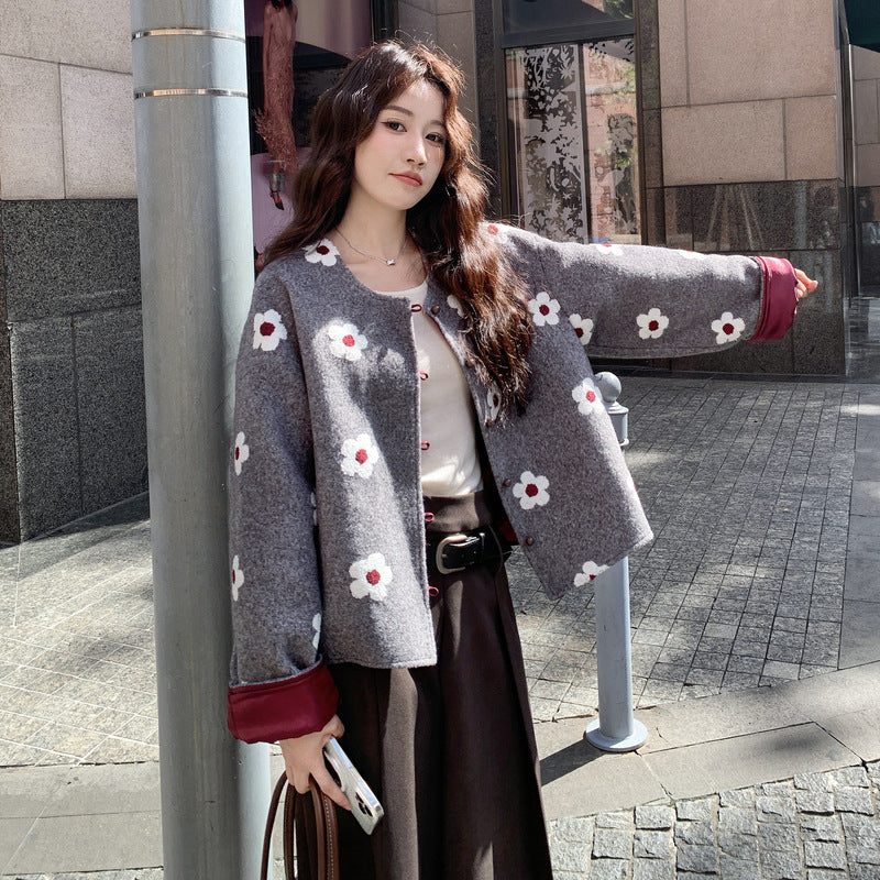 【アウター】小柄向け 若見え フラワー装飾 ウールコート 2025秋冬 シンプル カジュアル ラウンドネック レディース【SHシリーズ】