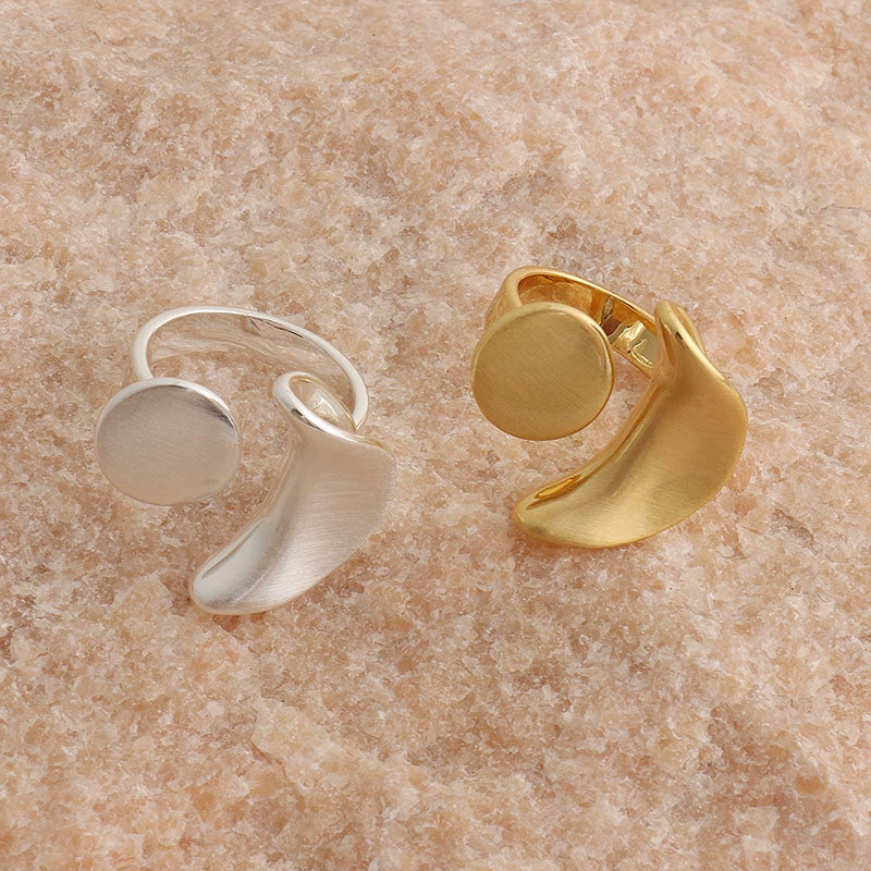 【グッズ】フレンチエレガンス 幾何ムーンモチーフ メタルプリーツ オープンリング