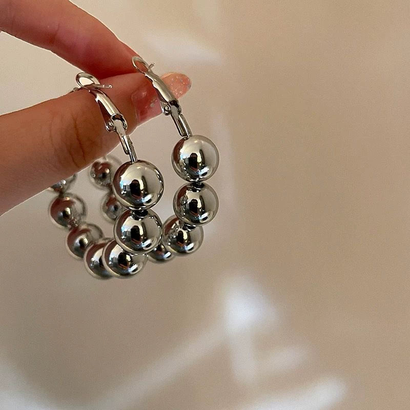【グッズ】ボールフープピアス レディース 大ぶり ミニマルデザイン 上品アクセサリー