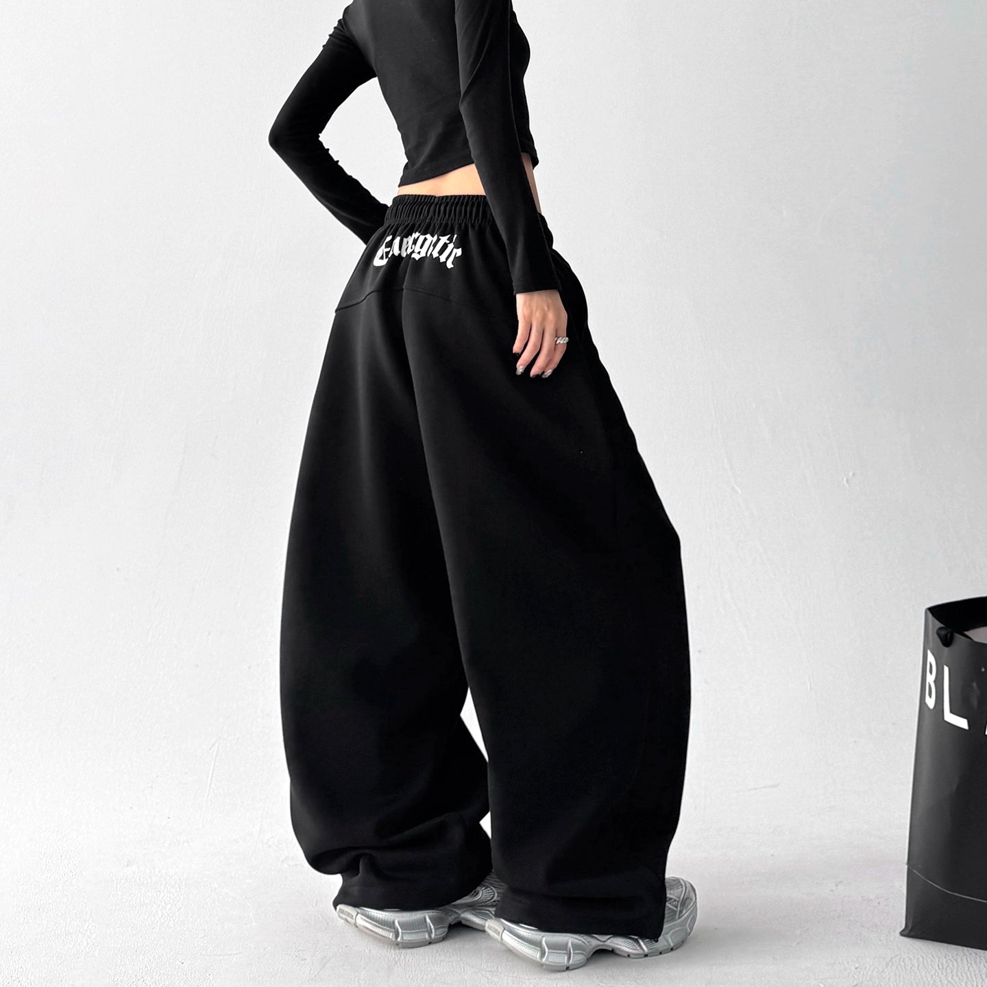 【ボトムス】ハイウエスト 刺繍入り スポーツパンツ レディース 春秋 ゆったり ワイド【FCシリーズ】