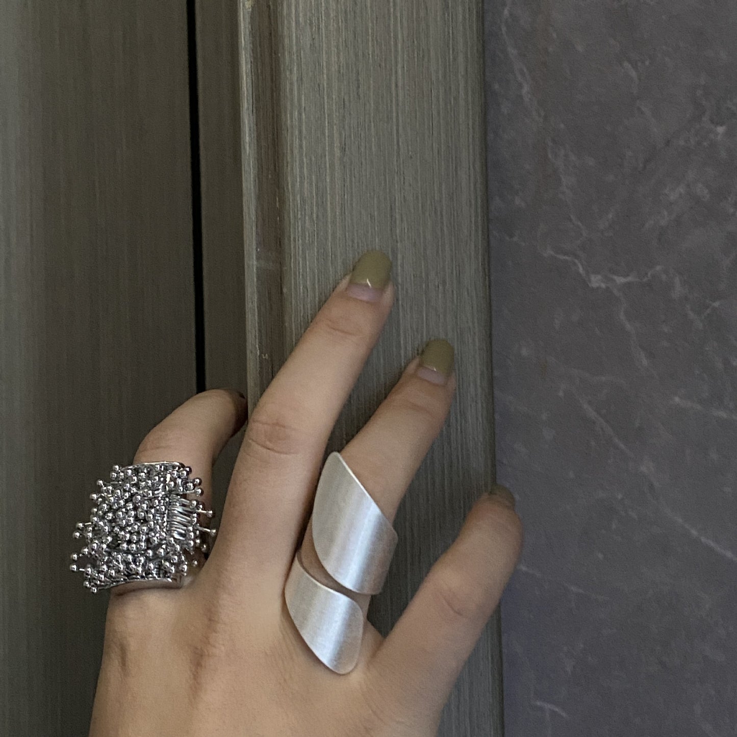 【グッズ】欧米デザイン感  個性派 不規則マット質感 オープンリング 指輪