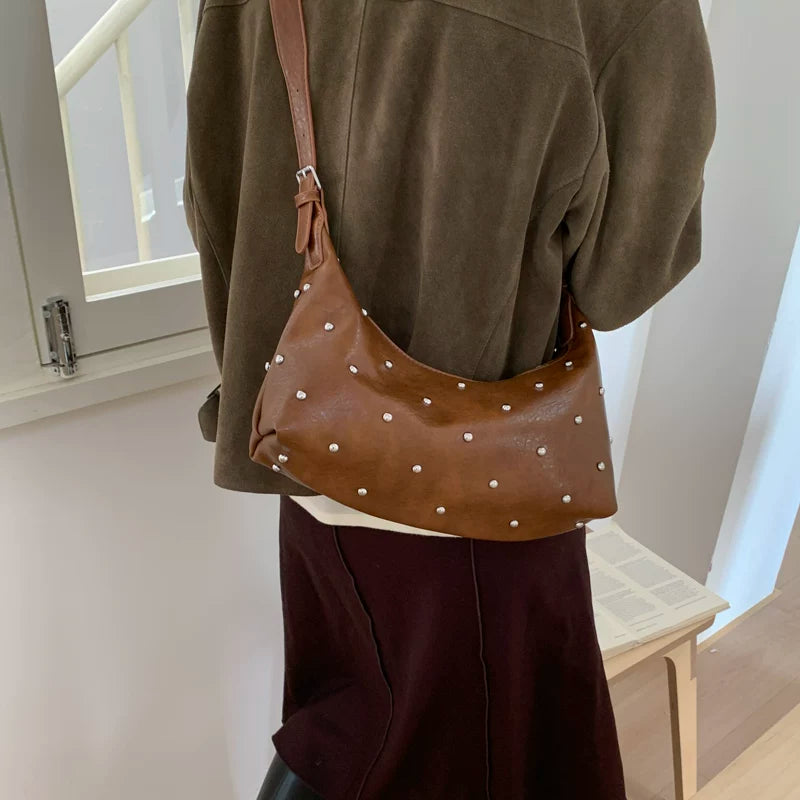 【バッグ】レトロスタッズ付きバゲットバッグ レディース 韓国風 ブラック 2WAYハンドバッグ ショルダーバッグ