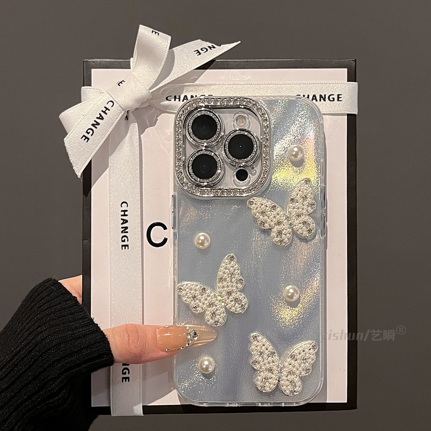 【グッズ】iPhone 16 Pro Max / 15 Pro / 14 Plus / 13 / 12 Pro / 11 用 高級感 ラグジュアリー 新作 立体パール 蝶モチーフ キラキラ ミラーケース レディース スマホカバー